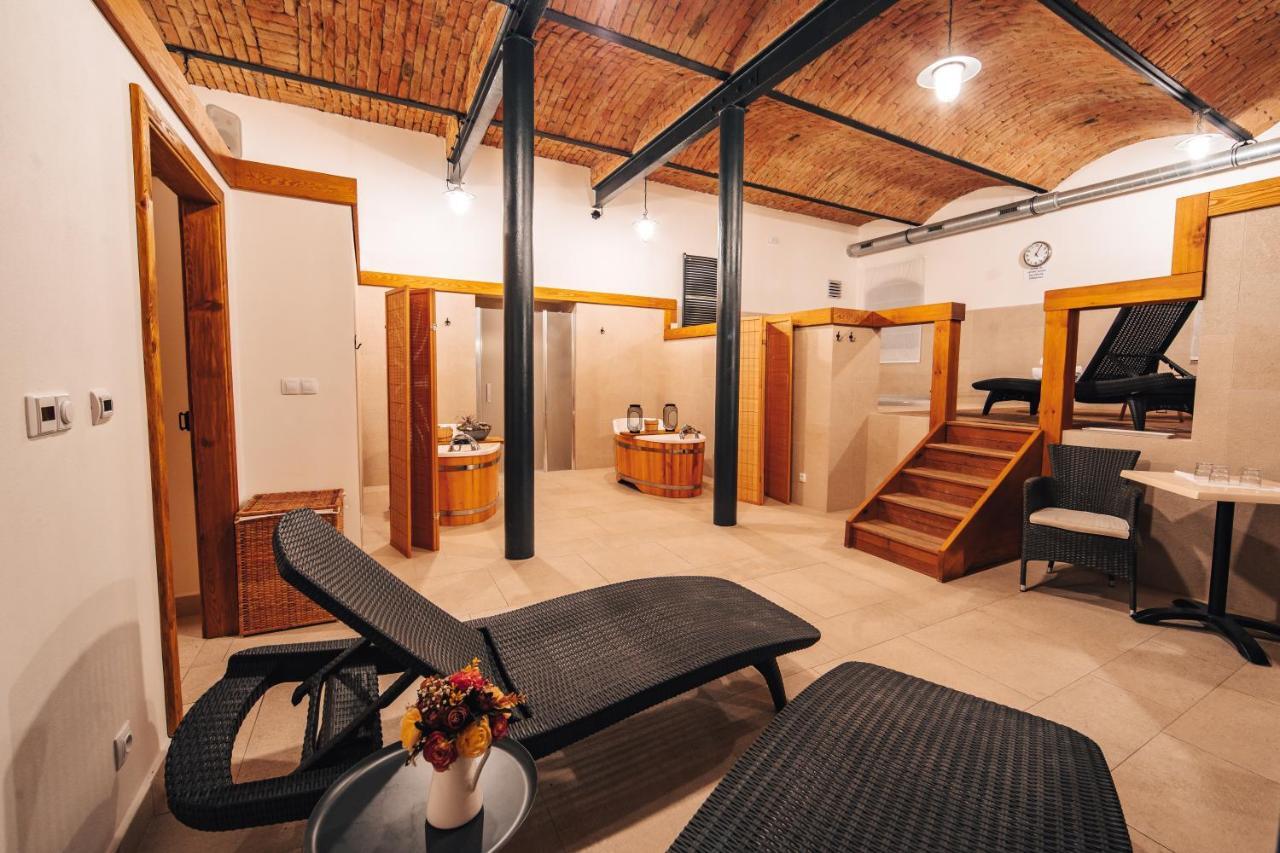 Dvůr Perlová voda Budyne nad Ohri Exterior foto
