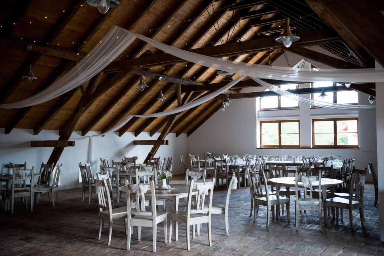 Dvůr Perlová voda Budyne nad Ohri Exterior foto